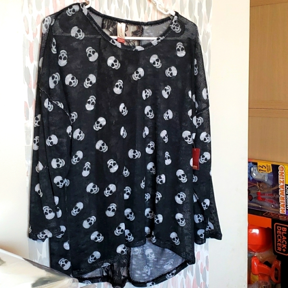 No Boundries Black with a Repeated Skull Print w/Lace Back Panel Top XXL